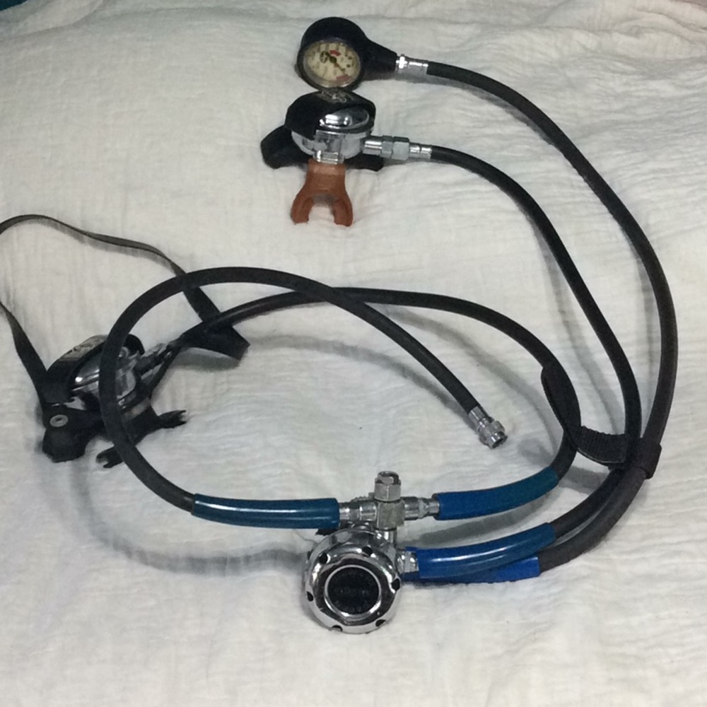 Dacor regulator with octopus & pressure gauge. M203